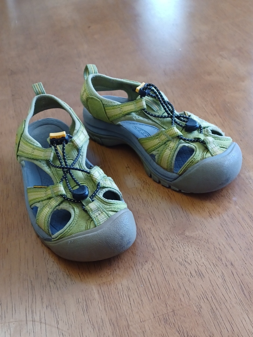 Keen Green/Yellow Closed-Toe Waterproof Outdoor Sandals Women's Or Youth 5.5-6